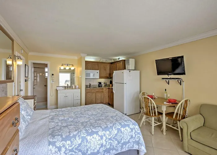 Daytona Beach Studio With Oceanfront Balcony And Pool!